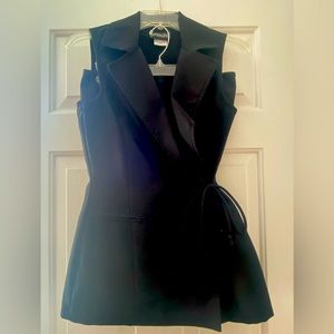 Brioche, tie front, juinors sleeveless suite, size 9/10, matching top and skirt